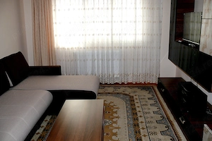 PROPRIETAR , ofer spre închiriere apartament cu 2 camere zona Micălaca 300