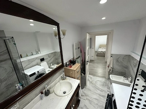 Vand apartament cu 3 camere decomandat ultacentral - imagine 3
