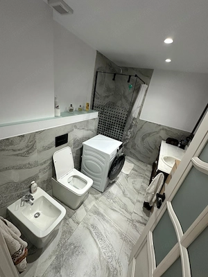 Vand apartament cu 3 camere decomandat ultacentral - imagine 10