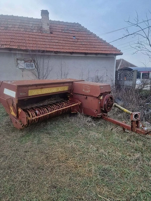 Vând presa de baloti mici New holand - imagine 2