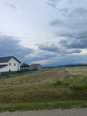 vând teren intravilan Călan