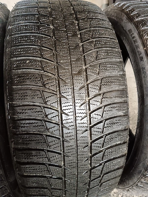 Set 4 anvelope iarna 245/45/18 Bridgestone dot 2017 cu foarte mult profil nu sunt crapate - imagine 3