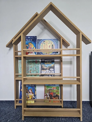 Vând biblioteca Montessori