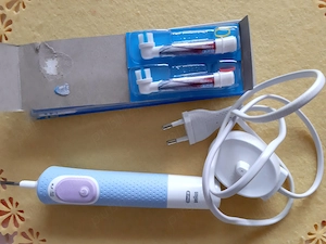 Oral-B Periuta dinti electrica Pro Kids 3+ si 2 capete de periaj noi 