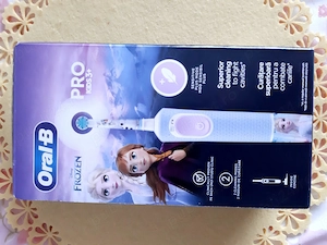 Periuta dinti electrica pentru copii Oral-B Pro Kids 3+, Frozen, sensitive 