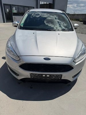 Vând Ford Focus Automat 1.5 TDCI 120 c p An 27.12.2016 km 215000 in foarte bună stare.  - imagine 3