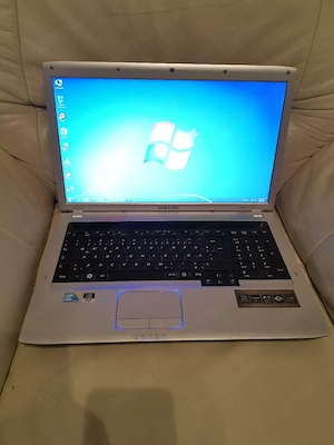 Samsung R730 core i3 display 17,3, 8 gb, hdd 500 gb