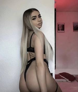 Hello ! Sunt Ana    Sunama Disponibilă 24 7