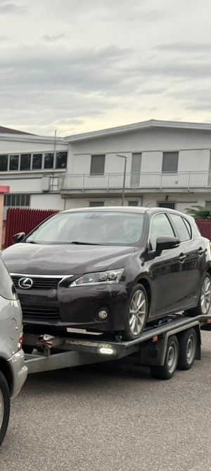 Dezmembrez lexus ct200h 