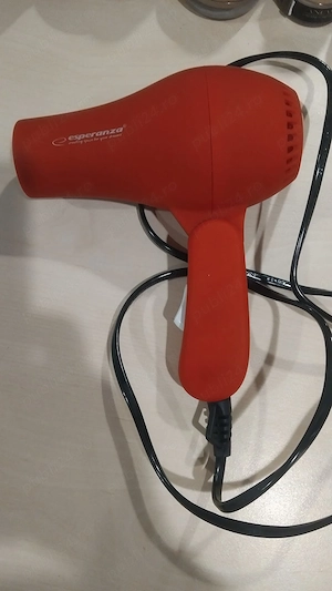 Vând uscător de păr Esperanza Aurora EBH003R, de culoare roșie. 