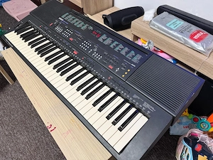 Vând Orgă Electronică   Claviatură Yamaha PSR-400