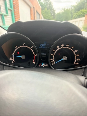 ford fiesta 2013,  2 cheii culoare forte frumosa  - imagine 4