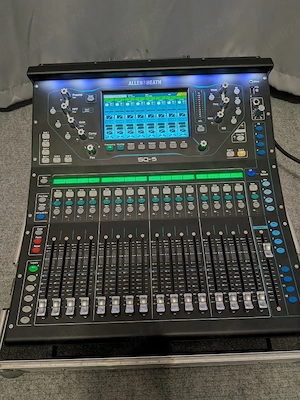 Mixer digital Allen & Heath SQ5 + AR2412 + AR84 + Compressor Pack II