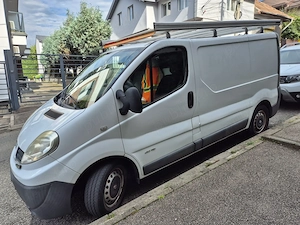 Vând Renault Trafic dubă. 