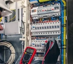 cautam electrician pentru lunga perioada 