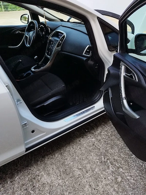 Opel Astra J Sports Tourer 1.4benzina, an 2011,160786,pert 4000Euro negociabil - imagine 5