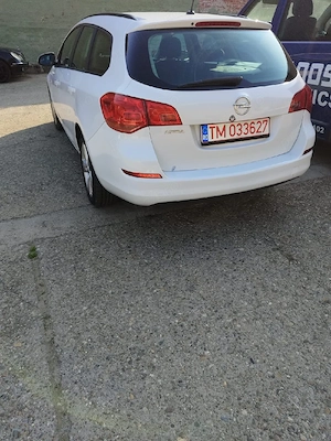 Opel Astra J Sports Tourer 1.4benzina, an 2011,160786,pert 4000Euro negociabil - imagine 4
