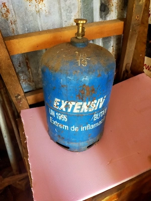 Buteli de vânzare 
