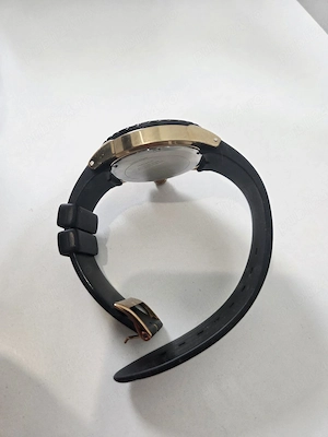 ceas Guess barbatesc