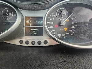Vând Mercedes ML350