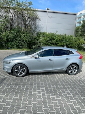 volvo V40, an 2016 R-design 150 cp - imagine 5