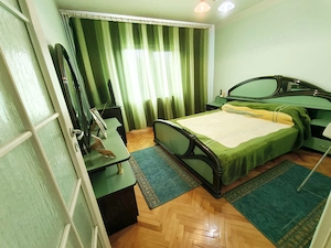 vand apartament foarte spatios cu 3 camere in centrul orasului Oradea - imagine 3