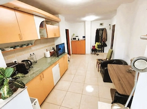 vand apartament foarte spatios cu 3 camere in centrul orasului Oradea - imagine 2