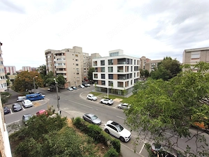 vand apartament foarte spatios cu 3 camere in centrul orasului Oradea - imagine 5