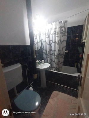 Traian zona URSUS,etaj 4 cu acoperis ,proaspat zugravit - imagine 5