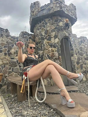 BH DOMINATOARE profesională în inima ARDEALULUI - Castel BDSM din piatră - Femdom Mistress
