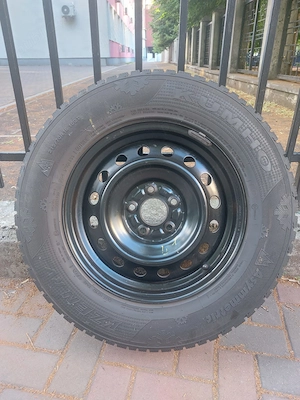 Vând Jante tablă R16 + anvelope iarnă 215/70 R16 – Kia Sportage III, Hyundai ix35