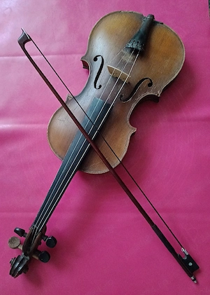 233. Vioara Antonius Stradivarius, anno 1713, mărime 4 4 - 60 cm lungime, Cehoslovacia