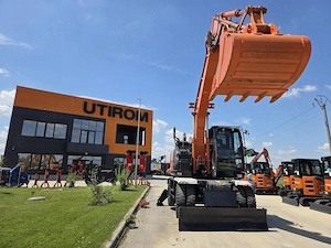 Excavator pe pneuri 17t, cupa 0,8mc, 2019, 5.549h, lama si cale - imagine 17