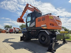 Excavator pe pneuri 17t, cupa 0,8mc, 2019, 5.549h, lama si cale - imagine 15