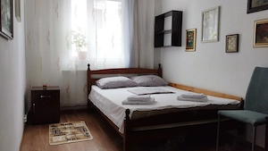Inchiriez Apartament cu Doua Camere pe Termen Lung in Zona Centrala - imagine 3