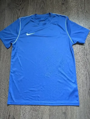Tricou nou Nike mărimea L 