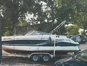 vand barca cu motor si peridoc