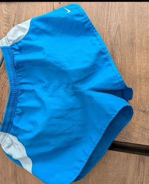 Pantaloni Nike mărimea S pentru doamne 