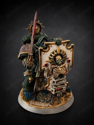 Fidurina Warhammer Captain with Relic Shield