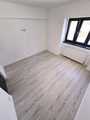 Apartament 3 camere | Complet renovat | Centru Nou - imagine 8
