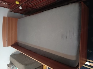 Vând pat de o persoană 90x200 cu saltea.