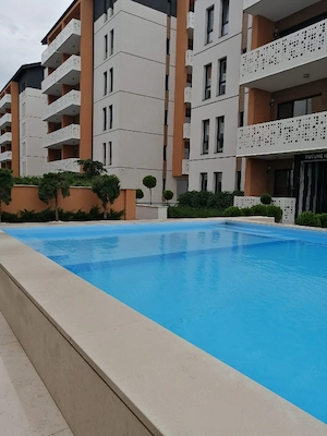 Lux Piscină Parcare Subterană 