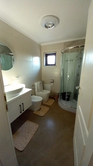 Inchiriez apartament la casa pe perioada scurta   chiar zilnic in Livada jud.Arad  in regim hotelier - imagine 6