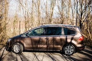 VW Sharan 2.0 TDI 210 CP   Highline   5 Locuri   Full Dotări   2012 - imagine 2