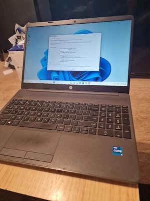 Laptop HP 250G8