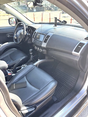 Mitsubishi Outlander- 4x4 - 7 Locuri - imagine 8