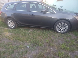 Opel Astra 2011 - imagine 4