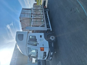 Transport utilaje cu camion platformă 8t.