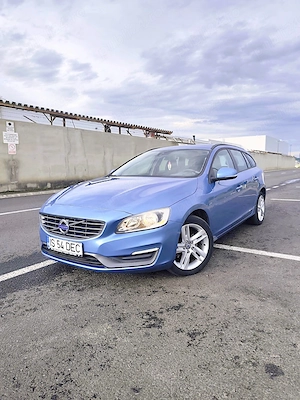 Volvo V60 Momentum, an 2015