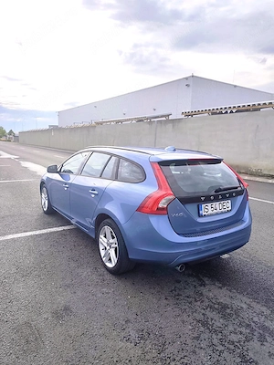 Volvo V60 Momentum, an 2015 - imagine 2